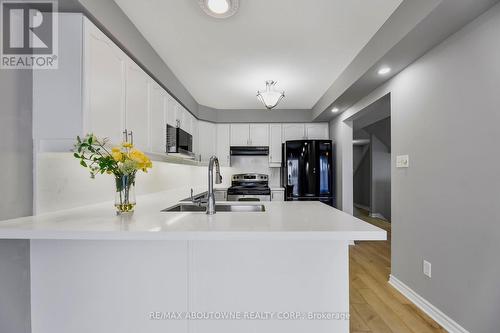 1518 Evans Boulevard, London, ON - Indoor Photo Showing Kitchen