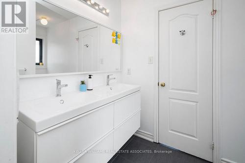 23 North Ridge Crescent, Halton Hills, ON - Indoor Photo Showing Bathroom