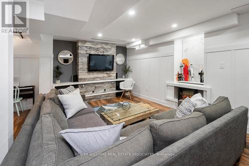 23 North Ridge Crescent, Halton Hills, ON - Indoor Photo Showing Living Room