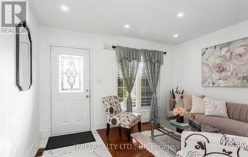 712 Irving Terrace, Milton, ON - Indoor Photo Showing Living Room