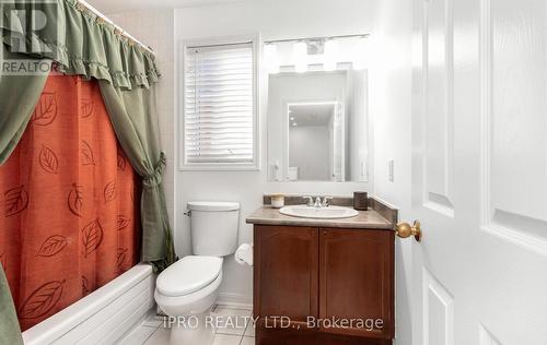 712 Irving Terrace, Milton, ON - Indoor Photo Showing Bathroom