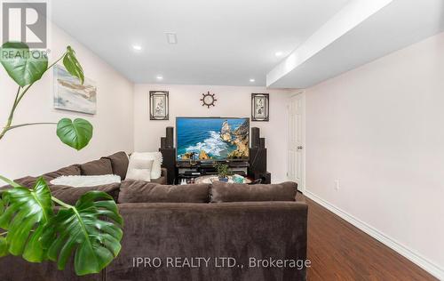 712 Irving Terrace, Milton, ON - Indoor Photo Showing Living Room