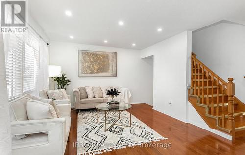 712 Irving Terrace, Milton, ON - Indoor Photo Showing Living Room