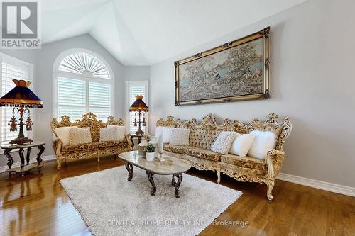 49 Ferncroft Drive, Georgina, ON - Indoor Photo Showing Living Room