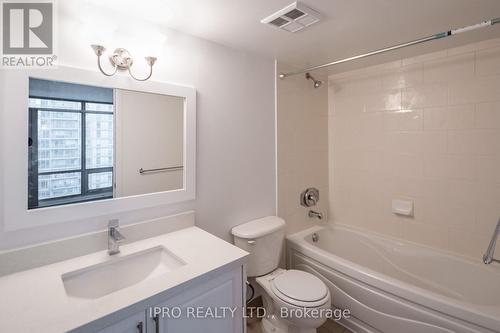 905 - 81 Navy Wharf Court, Toronto, ON - Indoor Photo Showing Bathroom