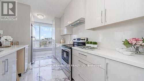 510 - 22 Hanover Road, Brampton, ON - Indoor Photo Showing Kitchen