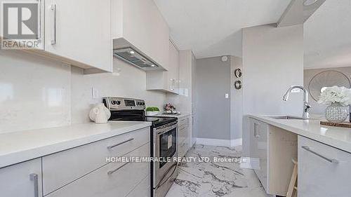 510 - 22 Hanover Road, Brampton, ON - Indoor Photo Showing Kitchen