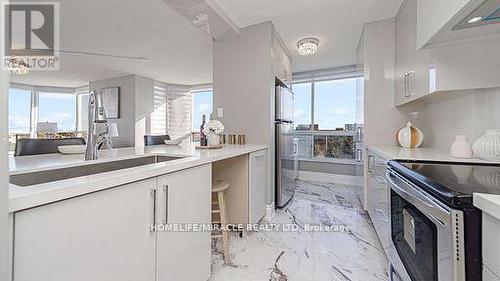 510 - 22 Hanover Road, Brampton, ON - Indoor Photo Showing Kitchen