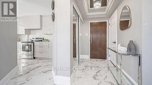 510 - 22 Hanover Road, Brampton, ON - Indoor Photo Showing Kitchen