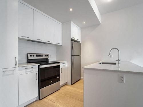 Cuisine - 833-1485 Rue Des Bassins, Montréal (Le Sud-Ouest), QC - Indoor Photo Showing Kitchen With Upgraded Kitchen