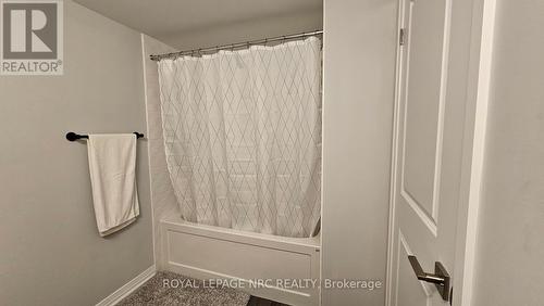 101 - 6705 Cropp Street, Niagara Falls (212 - Morrison), ON - Indoor Photo Showing Bathroom