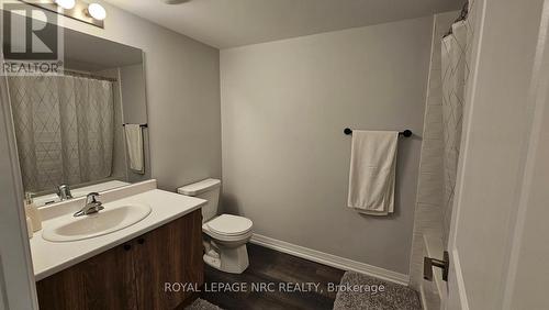 101 - 6705 Cropp Street, Niagara Falls (212 - Morrison), ON - Indoor Photo Showing Bathroom