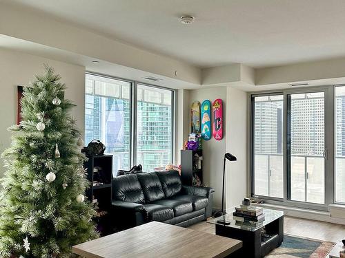 2404-28 Freeland St, Toronto, ON - Indoor Photo Showing Living Room