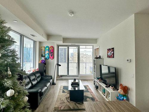 2404-28 Freeland St, Toronto, ON - Indoor Photo Showing Living Room