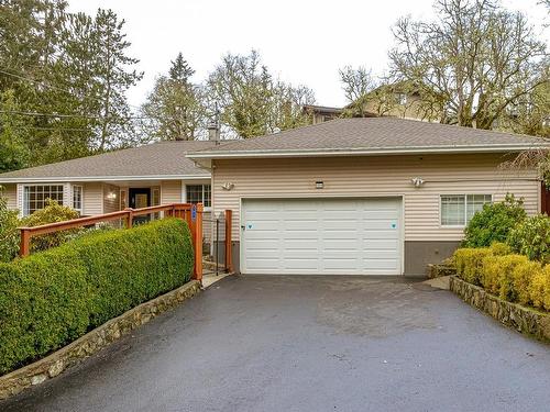 1018 Benvenuto Ave, Central Saanich, BC 