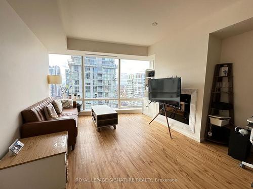 3104-180 University Ave, Toronto, ON - Indoor Photo Showing Living Room