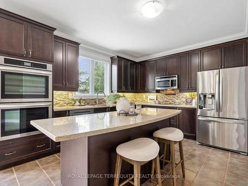 69 Bellhouse Pl, Whitby, ON - Indoor Photo Showing Kitchen With Upgraded Kitchen