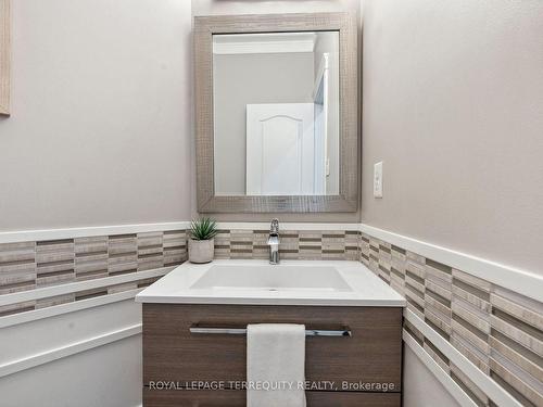 69 Bellhouse Pl, Whitby, ON - Indoor Photo Showing Bathroom