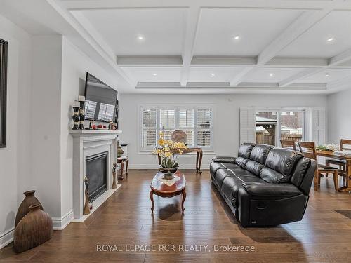 18 Dowling Rd, New Tecumseth, ON - Indoor Photo Showing Living Room With Fireplace