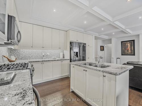 18 Dowling Rd, New Tecumseth, ON - Indoor Photo Showing Kitchen With Double Sink With Upgraded Kitchen