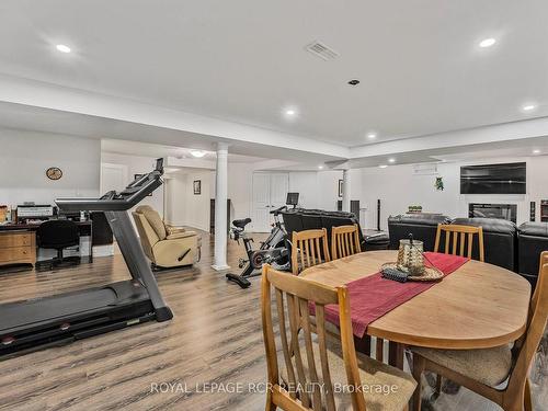 18 Dowling Rd, New Tecumseth, ON - Indoor Photo Showing Dining Room