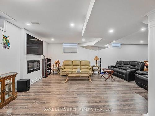 18 Dowling Rd, New Tecumseth, ON - Indoor With Fireplace