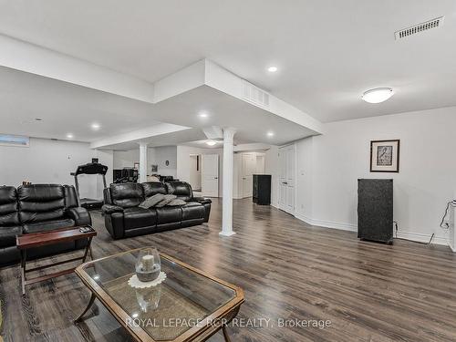 18 Dowling Rd, New Tecumseth, ON - Indoor Photo Showing Living Room