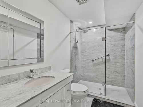 18 Dowling Rd, New Tecumseth, ON - Indoor Photo Showing Bathroom