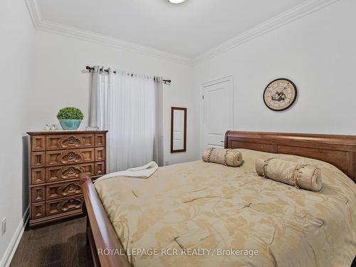 18 Dowling Rd, New Tecumseth, ON - Indoor Photo Showing Bedroom