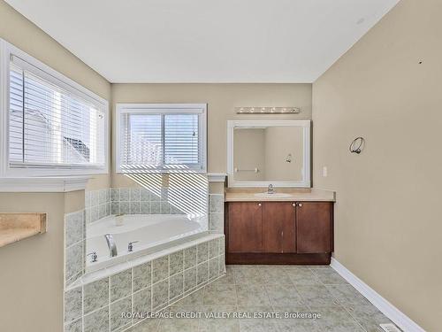 157 Succession Cres, Barrie, ON - Indoor Photo Showing Bathroom