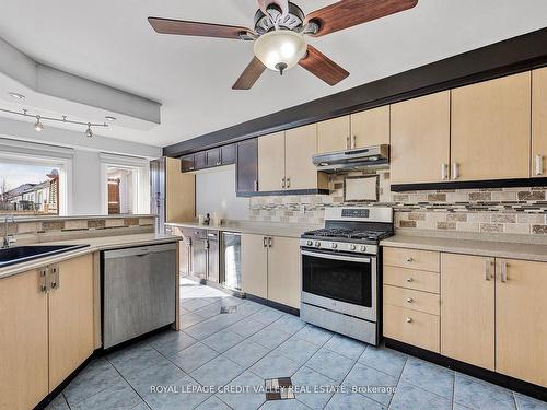 157 Succession Cres, Barrie, ON - Indoor Photo Showing Kitchen