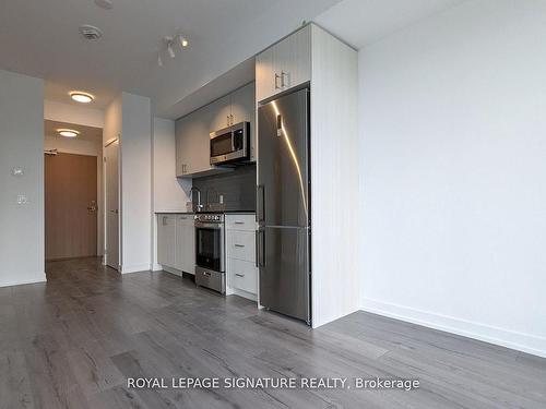 205-1195 The Queensway, Toronto, ON - Indoor Photo Showing Kitchen