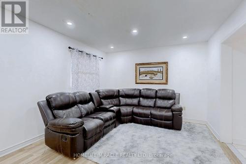 1540 Marsh Court Drive, Pickering, ON - Indoor Photo Showing Living Room