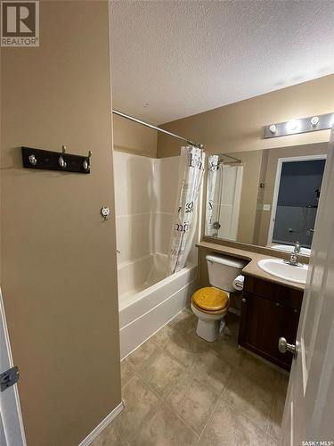 21 4500 Child Avenue, Regina, SK - Indoor Photo Showing Bathroom