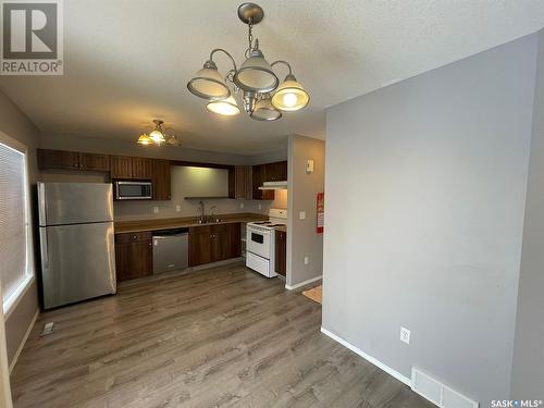 21 4500 Child Avenue, Regina, SK - Indoor Photo Showing Kitchen