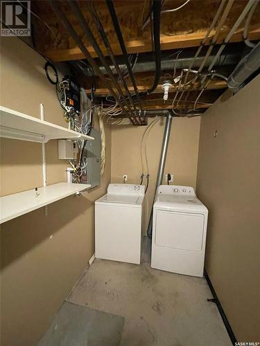 21 4500 Child Avenue, Regina, SK - Indoor Photo Showing Laundry Room