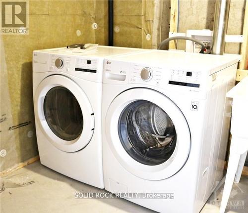 1108 Speedvale Court, Ottawa, ON - Indoor Photo Showing Laundry Room