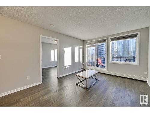 10180 104 St Nw, Edmonton, AB - Indoor