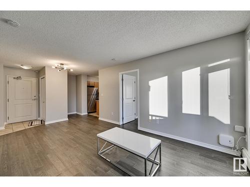 10180 104 St Nw, Edmonton, AB - Indoor