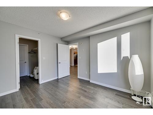 10180 104 St Nw, Edmonton, AB - Indoor Photo Showing Other Room