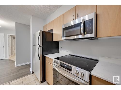 10180 104 St Nw, Edmonton, AB - Indoor Photo Showing Kitchen