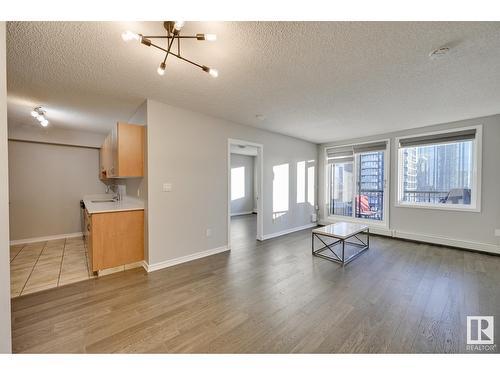 10180 104 St Nw, Edmonton, AB - Indoor