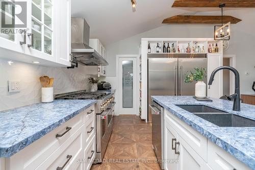 140 Aberdeen Avenue, Vaughan, ON - Indoor Photo Showing Kitchen With Double Sink With Upgraded Kitchen