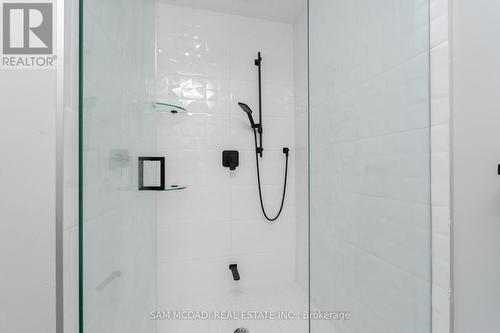 140 Aberdeen Avenue, Vaughan, ON - Indoor Photo Showing Bathroom