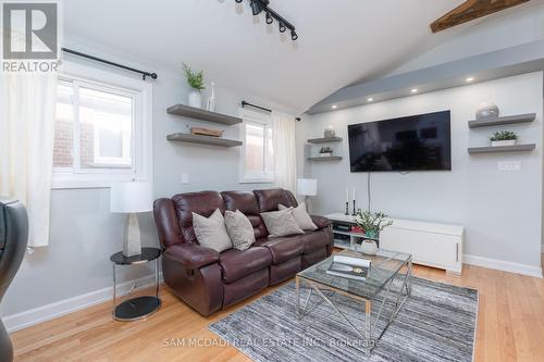 140 Aberdeen Avenue, Vaughan, ON - Indoor Photo Showing Living Room