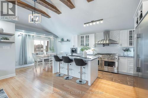 140 Aberdeen Avenue, Vaughan, ON - Indoor Photo Showing Kitchen With Upgraded Kitchen