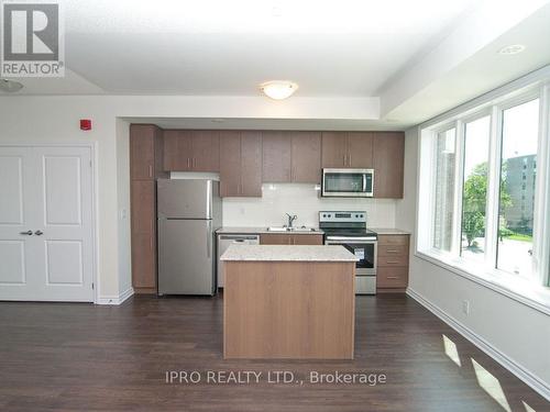 15 - 95 Eastwood Park Gardens, Toronto, ON - Indoor Photo Showing Kitchen