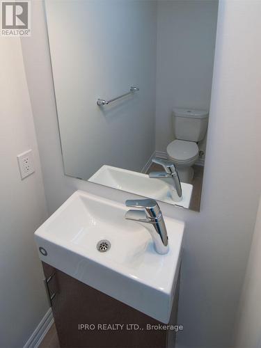 15 - 95 Eastwood Park Gardens, Toronto, ON - Indoor Photo Showing Bathroom