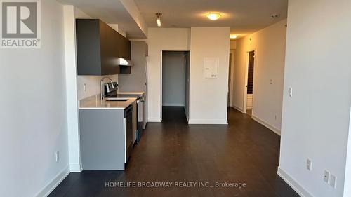 B610 - 3200 Dakota Common Road, Burlington, ON - Indoor Photo Showing Kitchen