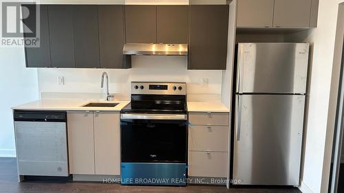 B610 - 3200 Dakota Common Road, Burlington, ON - Indoor Photo Showing Kitchen